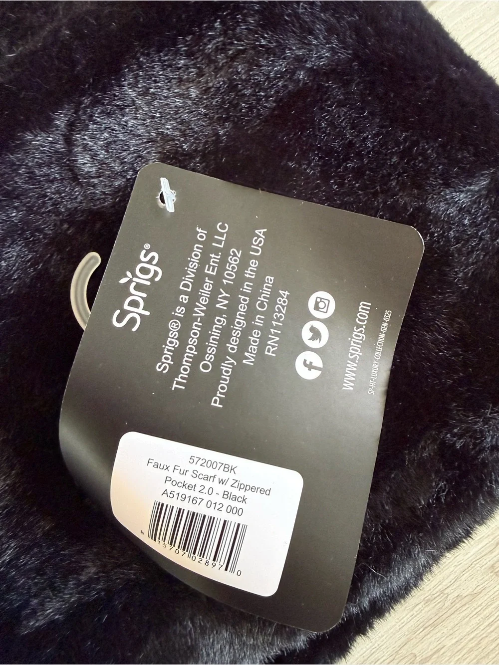 Sprigs Faux Fur Pull-Through Scarf with Zipper Pocket Black OS NWT